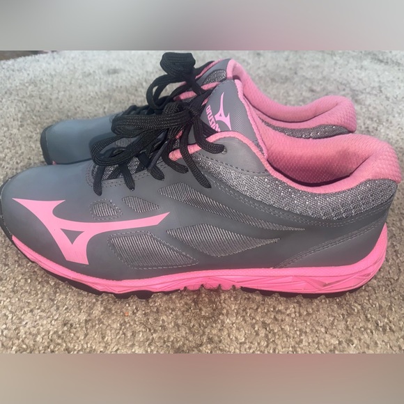 Women’s Mizuno Shoes - Picture 2 of 6